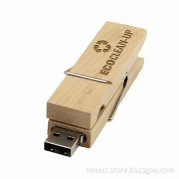 Clip-shaped Green Wooden USB Flash Drives with 10-year Minimum Data Retention and Shock Resistance